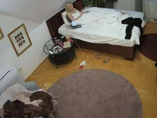 voyeurcam-julmodels-whitebed-4 camsoda stream image
