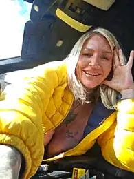 YourMommyBlair stripchat stream image