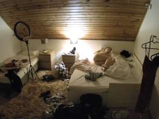 voyeurcam-julmodels-whitebed-2 camsoda stream image