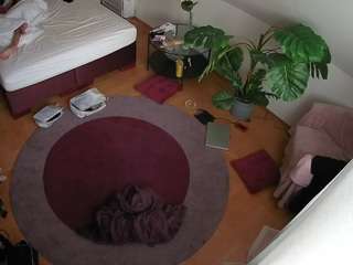 voyeurcam-julmodels-whitebed-5 camsoda stream image