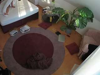 voyeurcam-julmodels-whitebed-5 camsoda stream image