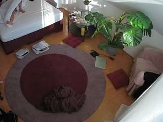 voyeurcam-julmodels-whitebed-5 camsoda stream image