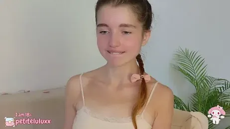 petiteluluxx stripchat stream image