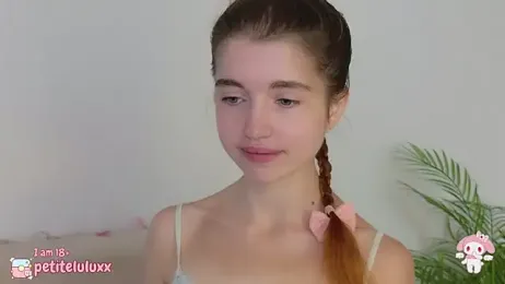 petiteluluxx stripchat stream image