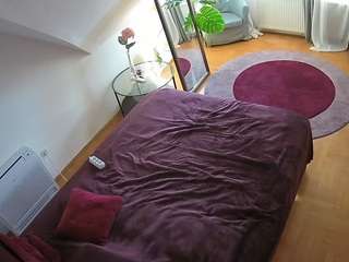 voyeurcam-julmodels-whitebed-4 camsoda stream image