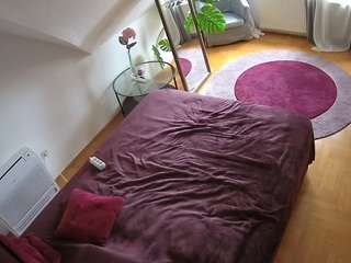 voyeurcam-julmodels-whitebed-4 camsoda stream image