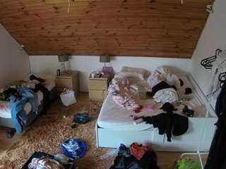 voyeurcam-julmodels-whitebed-2 camsoda stream image