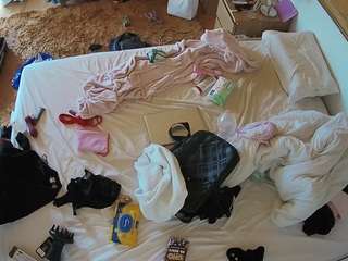 voyeurcam-julmodels-whitebed-3 camsoda stream image