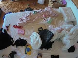 voyeurcam-julmodels-whitebed-3 camsoda stream image