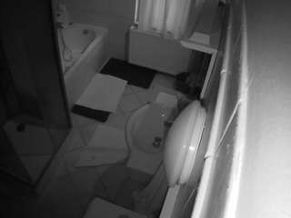 voyeurcam-julmodels-bath-2nd-2 camsoda stream image