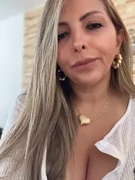 _Abril-Office1 stripchat stream image