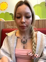 babydolll stripchat stream image