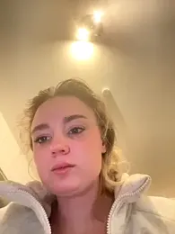 CherryEmmy stripchat stream image