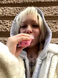 babydolll stripchat stream image