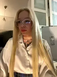 babydolll stripchat stream image