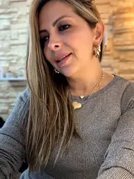 _Abril-Office1 stripchat stream image