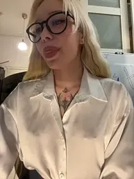 babydolll stripchat stream image