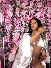 mismialove stripchat stream image