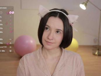 MissEssie bongacams stream image