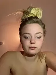 CherryEmmy stripchat stream image