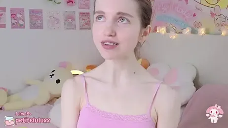 petiteluluxx stripchat stream image