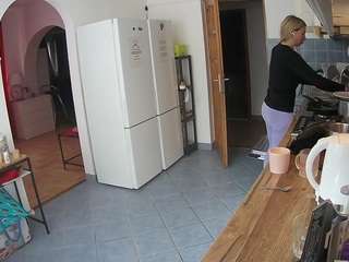 voyeurcam-julmodels-kitchen camsoda stream image