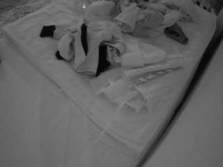 voyeurcam-julmodels-whitebed-1 camsoda stream image