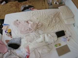 voyeurcam-julmodels-whitebed-3 camsoda stream image