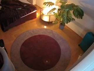 voyeurcam-julmodels-whitebed-5 camsoda stream image