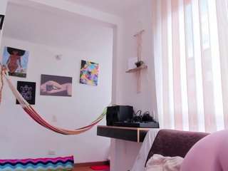 karlyee camsoda stream image