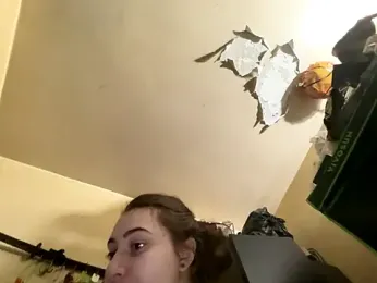 Snowbunnycake_131 stripchat stream image