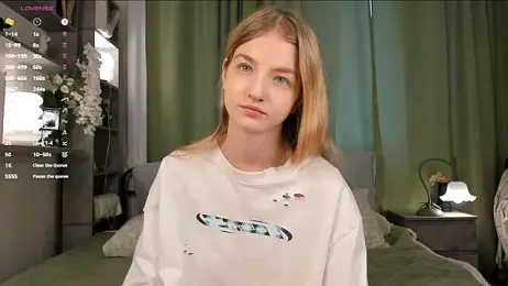 DreamyGleam stripchat stream image