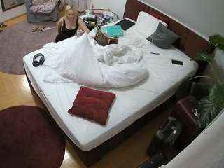 voyeurcam-julmodels-whitebed-5 camsoda stream image