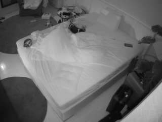 voyeurcam-julmodels-whitebed-5 camsoda stream image