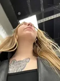 Sunny___Bunny stripchat stream image