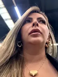 _Abril-Office1 stripchat stream image