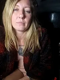 SheIsSomething stripchat stream image