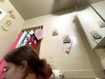 Snowbunnycake_131 stripchat stream image