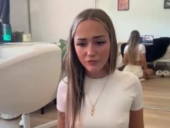 luvlivvyy chaturbate stream image