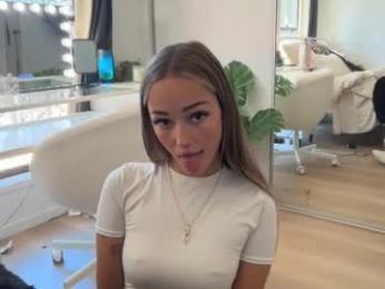 luvlivvyy chaturbate stream image