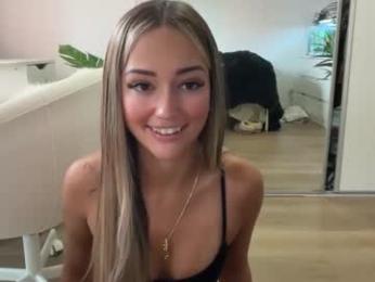 luvlivvyy chaturbate stream image