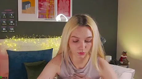 SaraHearts stripchat stream image