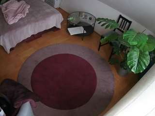 voyeurcam-julmodels-whitebed-5 camsoda stream image