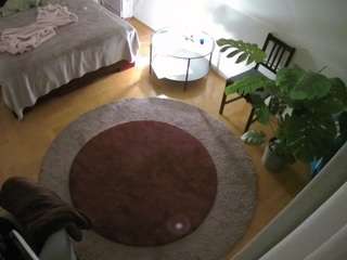 voyeurcam-julmodels-whitebed-5 camsoda stream image