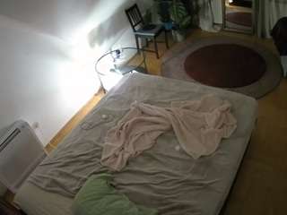 voyeurcam-julmodels-whitebed-4 camsoda stream image