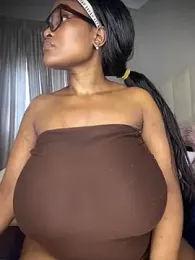 Bustygoddess32 stripchat stream image