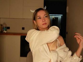 emely1benz bongacams stream image