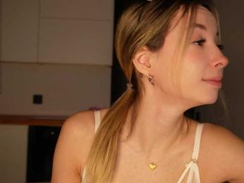 emely1benz bongacams stream image