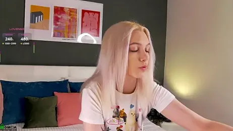 SaraHearts stripchat stream image