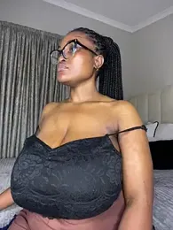 Bustygoddess32 stripchat stream image